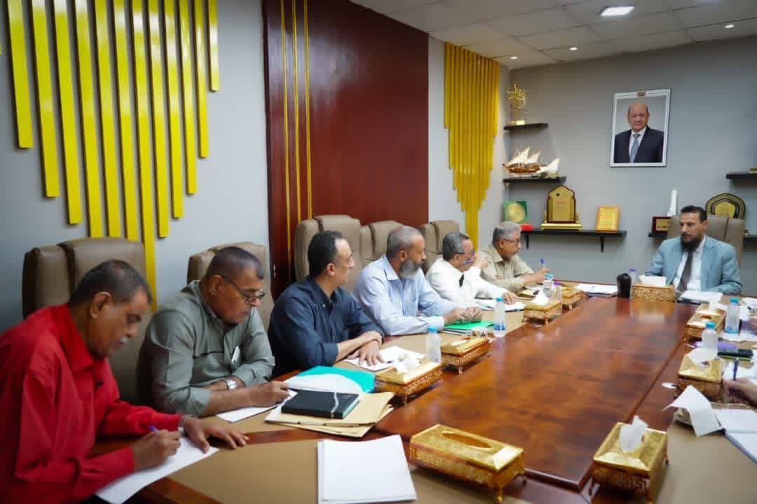 محافظ العاصمة عدن يؤكد أولوية المشاريع الحيوية والاستجابة الفورية لقضايا المواطنين محافظ العاصمة عدن يؤكد أولوية المشاريع الحيوية والاستجابة الفورية لقضايا المواطنين