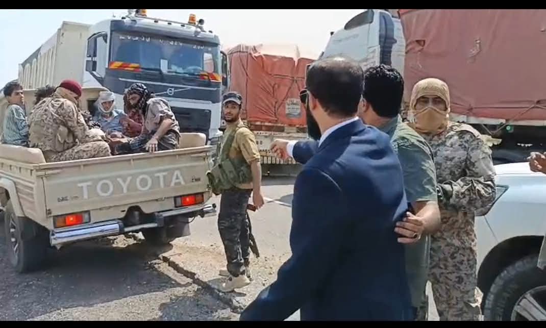 في تحرك ميداني حاسم.. محافظ أبين ينهي نقطة تقطع مسلحة ويأمر باعتقال المتورطين في تحرك ميداني حاسم.. محافظ أبين ينهي نقطة تقطع مسلحة ويأمر باعتقال المتورطين