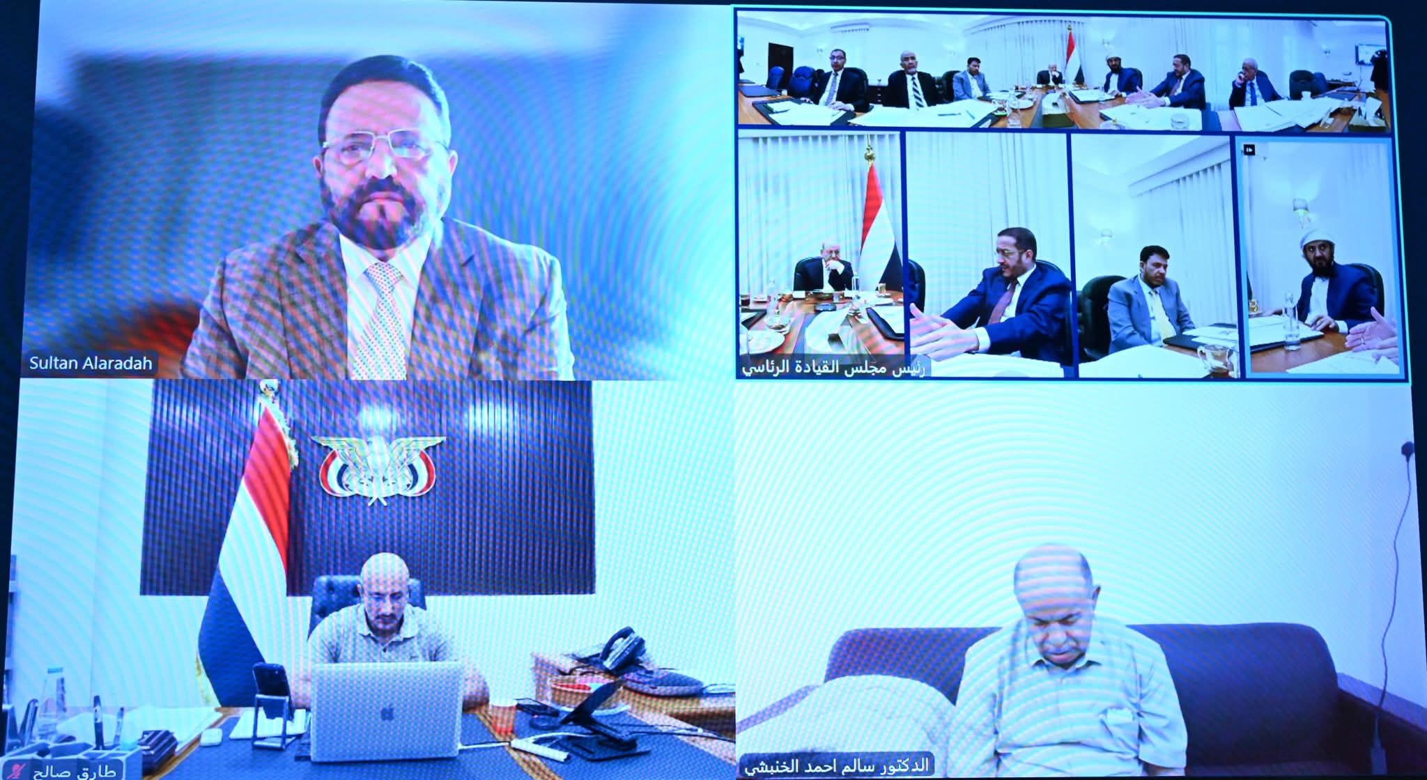 مجلس القيادة يقر مصفوفة الاصلاحات المزمنة ويشيد بمستوى التقدم في توحيد القرار الأمني والعسكري مجلس القيادة يقر مصفوفة الاصلاحات المزمنة ويشيد بمستوى التقدم في توحيد القرار الأمني والعسكري