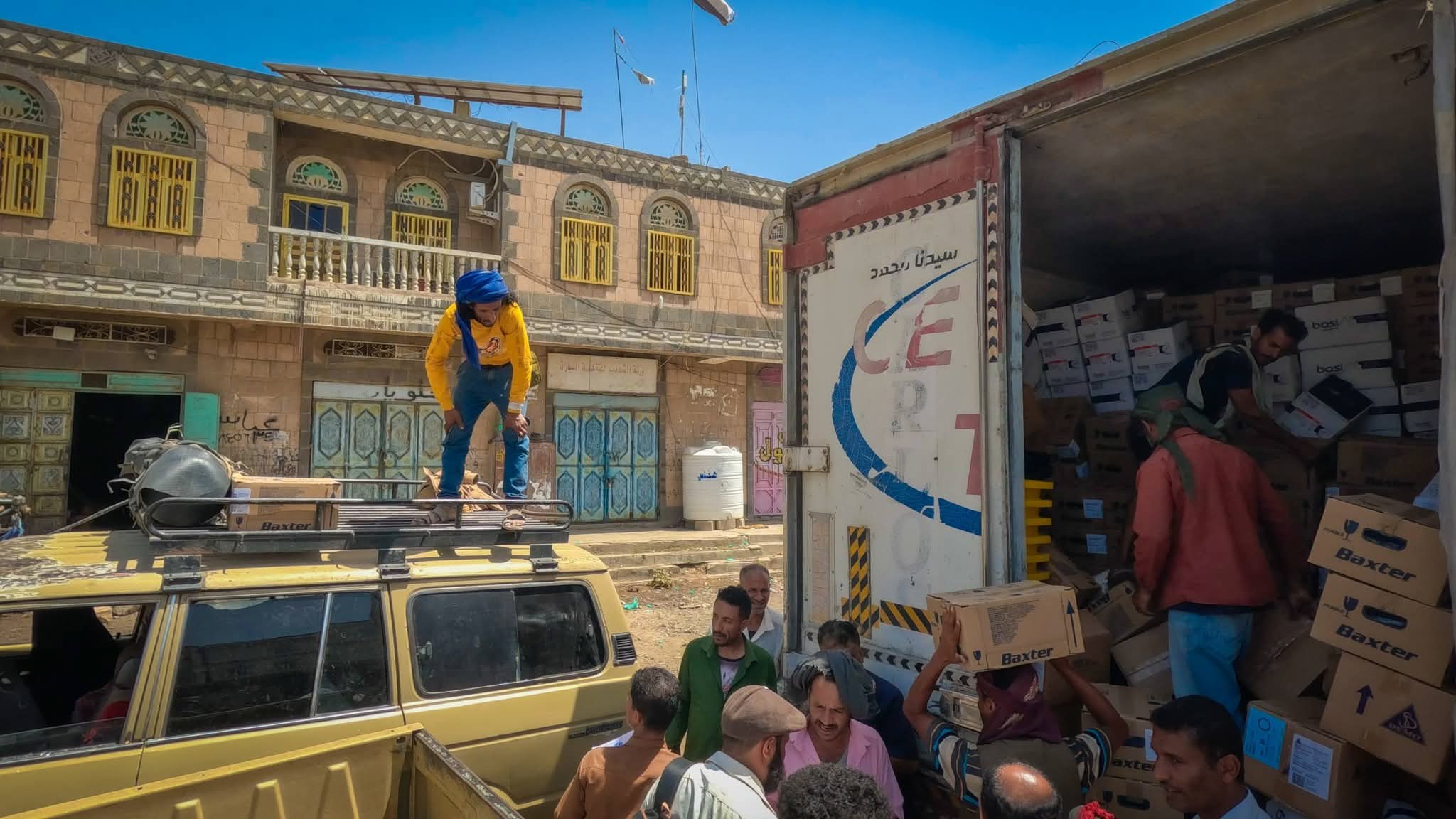 محافظ الضالع يدشّن توزيع أدوية ومستلزمات طبية مقدمة من البنك الدولي - محافظ الضالع يدشّن توزيع أدوية ومستلزمات طبية مقدمة من البنك الدولي -