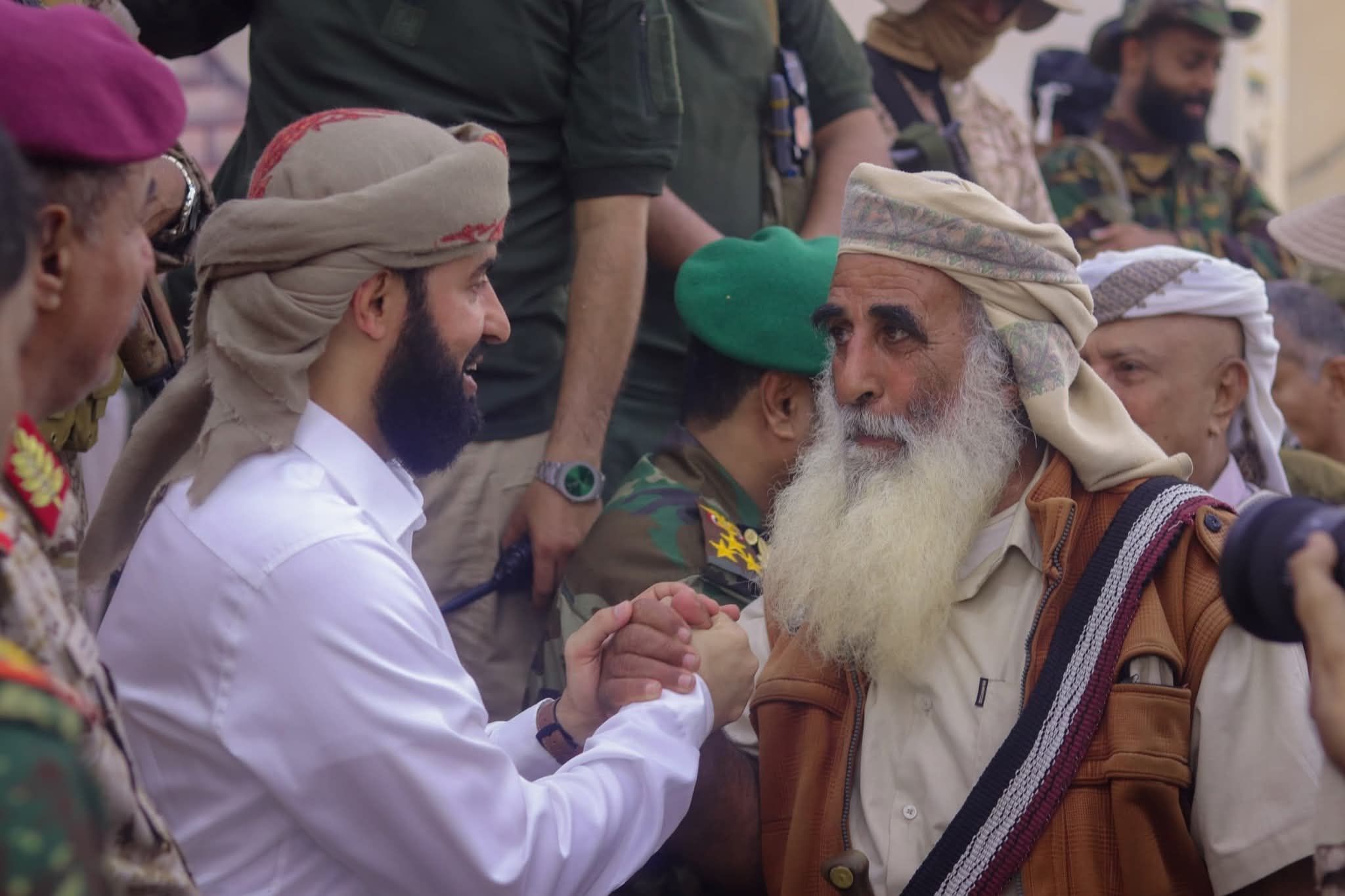 أبين توحّد كلمتها.. ميثاق شرف قبلي لدعم الدولة ورفض الفوضى والتقطعات - أبين توحّد كلمتها.. ميثاق شرف قبلي لدعم الدولة ورفض الفوضى والتقطعات -