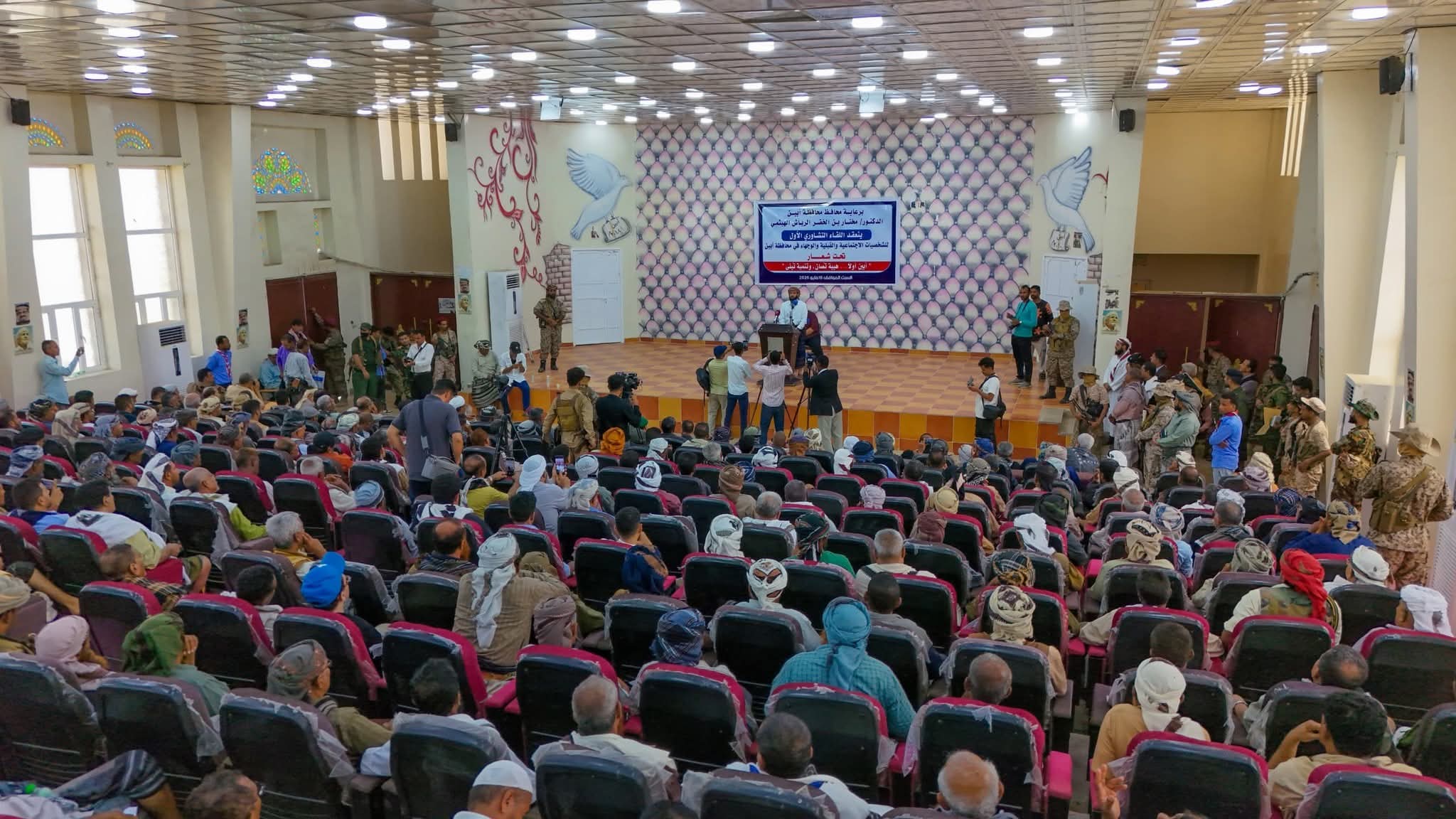 أبين توحّد كلمتها.. ميثاق شرف قبلي لدعم الدولة ورفض الفوضى والتقطعات - أبين توحّد كلمتها.. ميثاق شرف قبلي لدعم الدولة ورفض الفوضى والتقطعات -