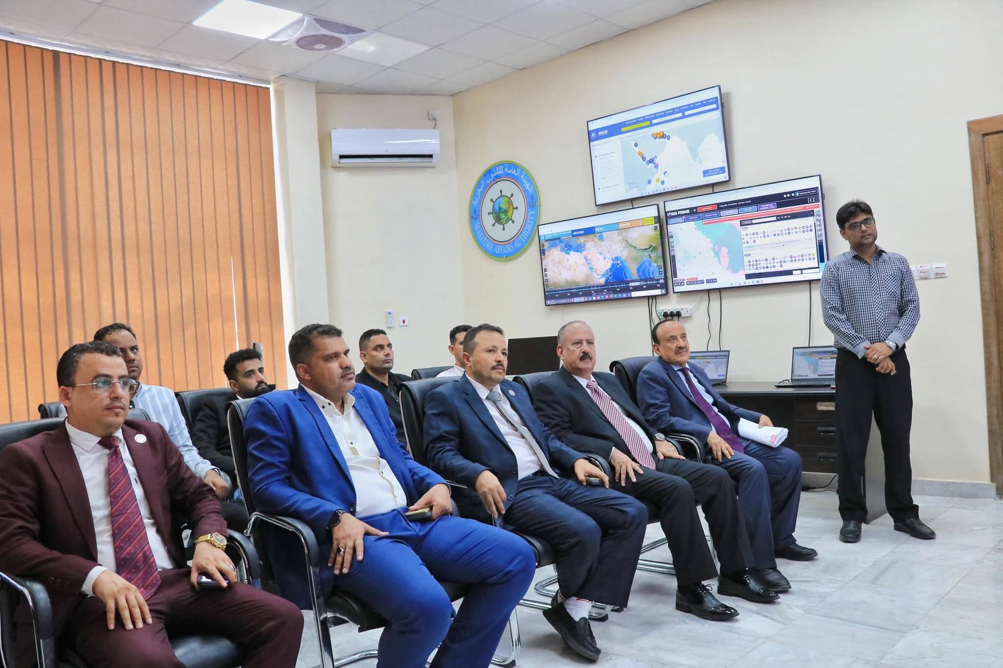 وزير النقل يبحث مع قيادة الشؤون البحرية تداعيات التسرب الزيتي وآليات رفع كفاءة العمل المؤسسي - وزير النقل يبحث مع قيادة الشؤون البحرية تداعيات التسرب الزيتي وآليات رفع كفاءة العمل المؤسسي -