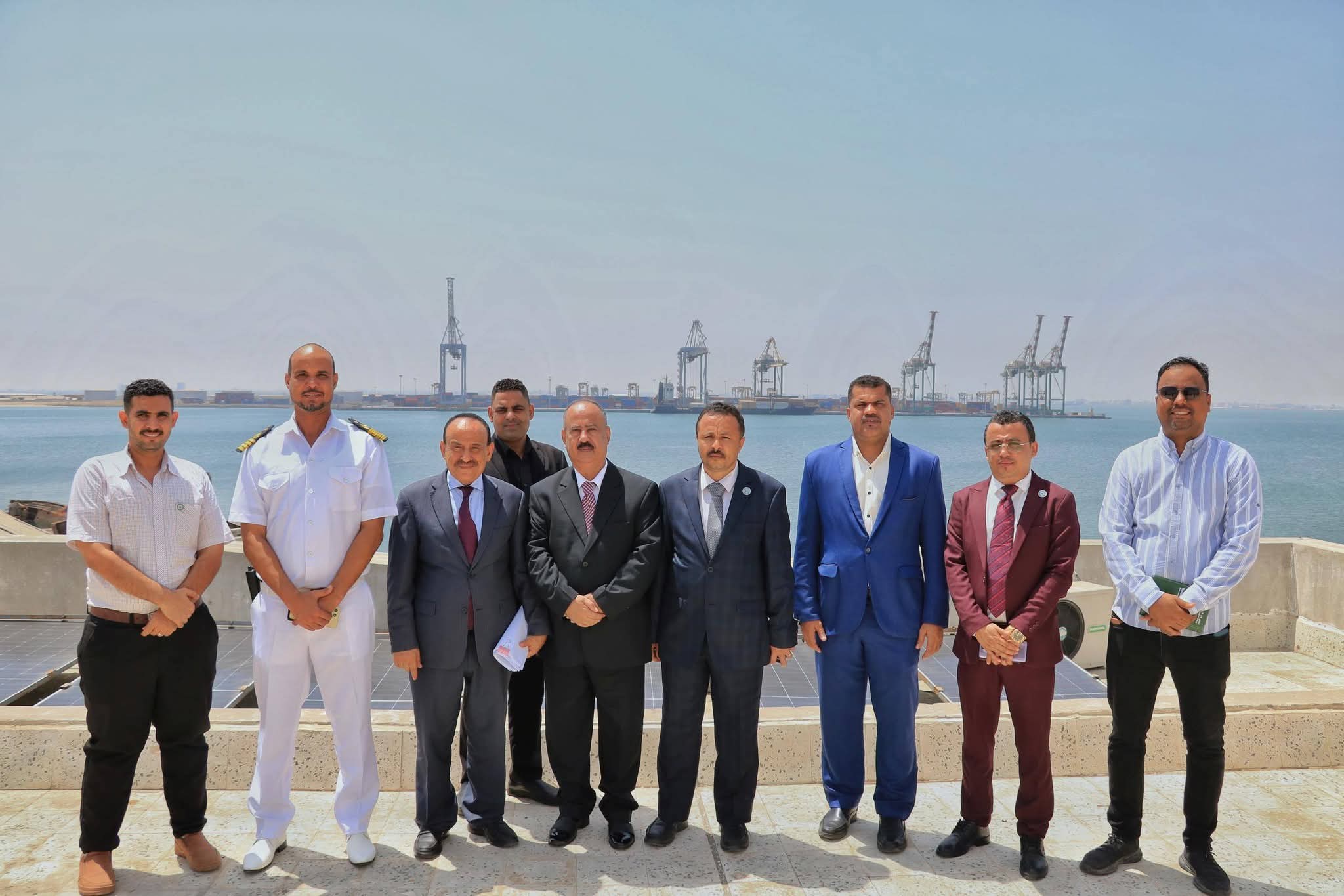 وزير النقل يبحث مع قيادة الشؤون البحرية تداعيات التسرب الزيتي وآليات رفع كفاءة العمل المؤسسي - وزير النقل يبحث مع قيادة الشؤون البحرية تداعيات التسرب الزيتي وآليات رفع كفاءة العمل المؤسسي -
