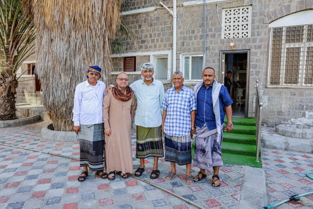 عضو مجلس القيادة محمود الصبيحي يزور اسر الشهيدين علي عنتر وعلي هادي والفقيد سعيد صالح - عضو مجلس القيادة محمود الصبيحي يزور اسر الشهيدين علي عنتر وعلي هادي والفقيد سعيد صالح -