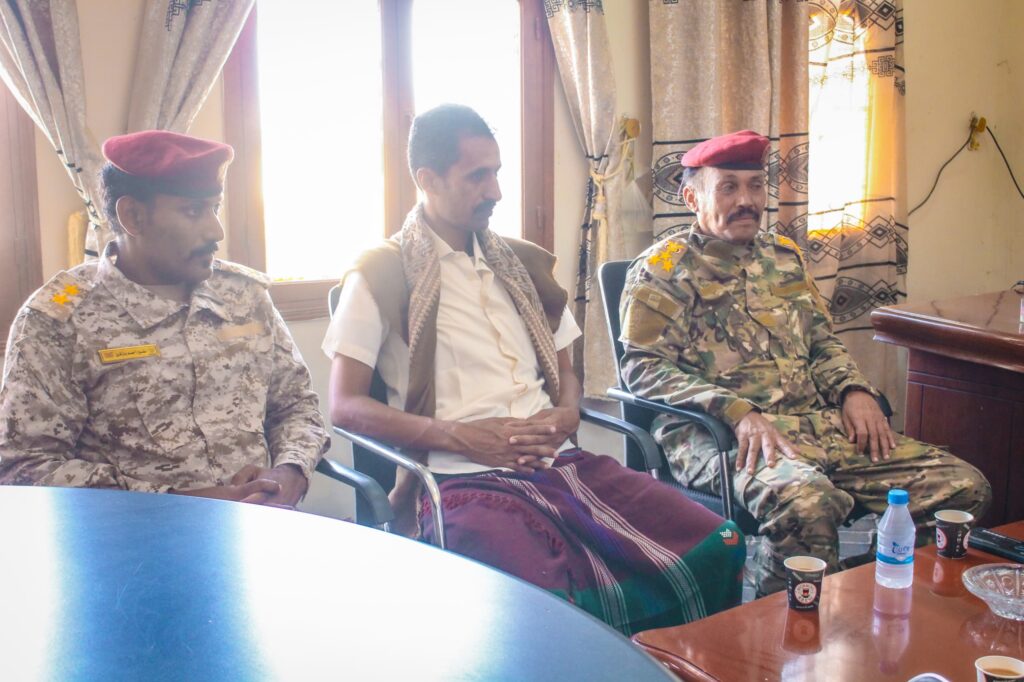 قائد لواء الريان يكرّم الشيخ محمد عبدالله باقديم بدرع تذكاري تقديرًا لجهوده المجتمعية قائد لواء الريان يكرّم الشيخ محمد عبدالله باقديم بدرع تذكاري تقديرًا لجهوده المجتمعية