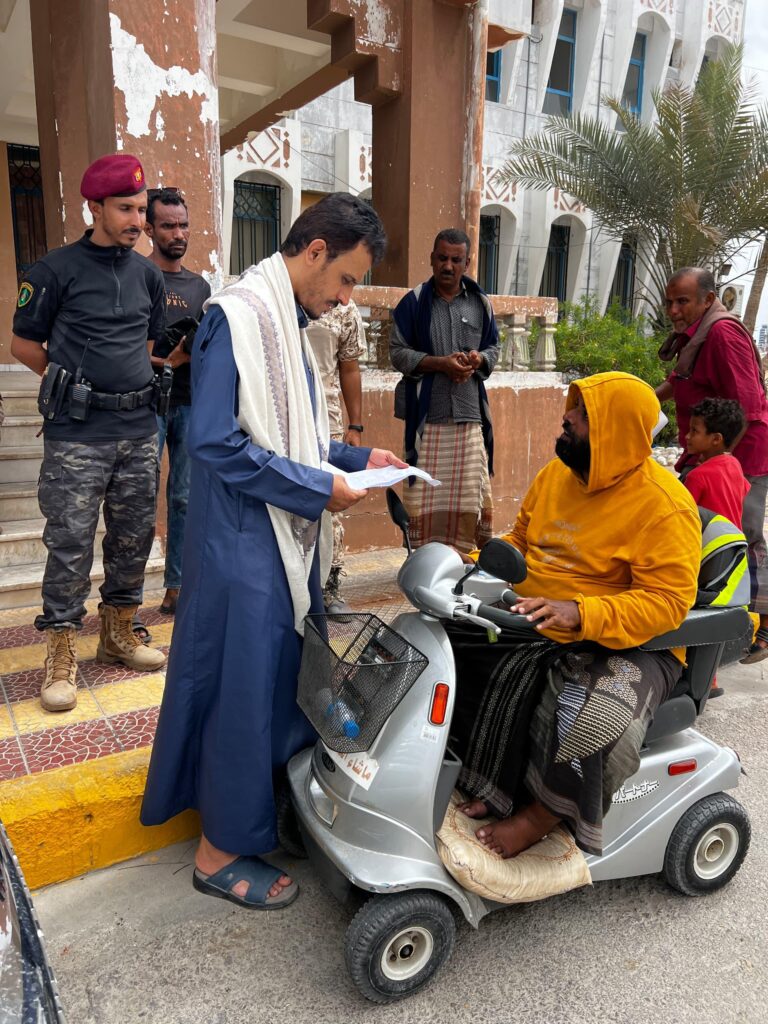 وكيل المحافظة الجيلاني يلتقي عددًا من المواطنين ويؤكد حرص السلطة المحلية على معالجة قضاياهم وكيل المحافظة الجيلاني يلتقي عددًا من المواطنين ويؤكد حرص السلطة المحلية على معالجة قضاياهم