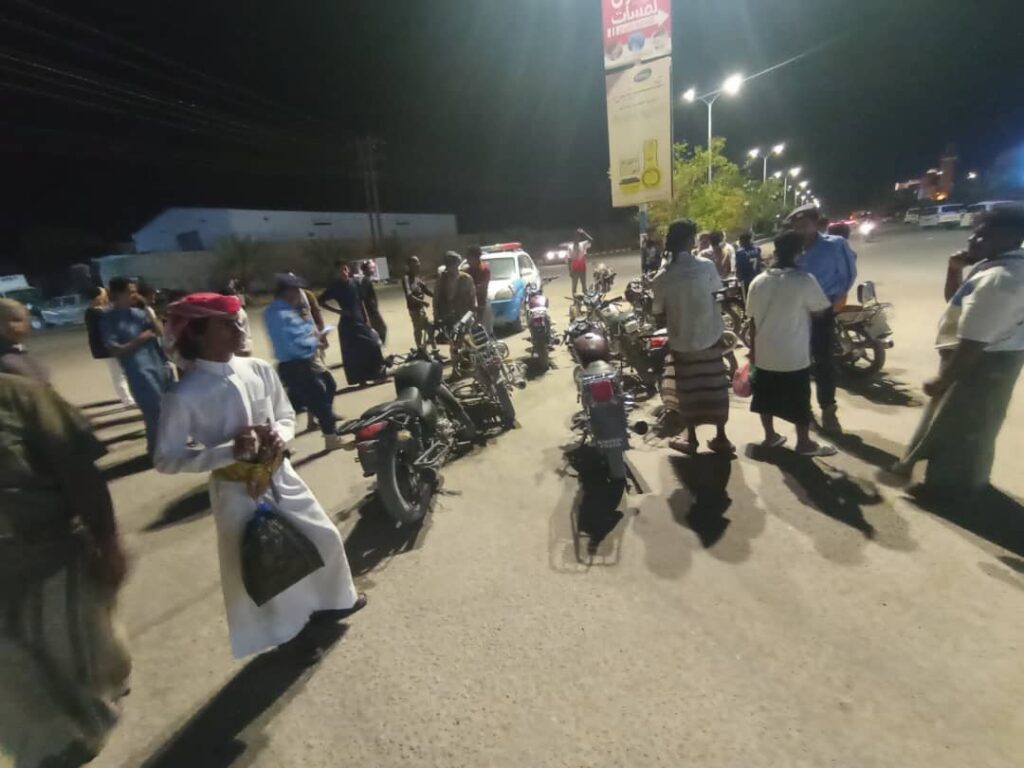 شرطة السير بوادي حضرموت تنفذ حملة مرورية ليلية بمدينة سيئون لضبط الدراجات المخالفة "صور' شرطة السير بوادي حضرموت تنفذ حملة مرورية ليلية بمدينة سيئون لضبط الدراجات المخالفة "صور'