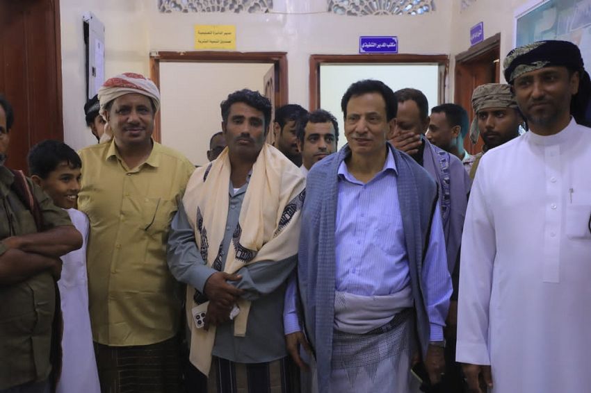 محافظ المهرة يتفقد مستوى الانضباط الوظيفي في اول أيام الدوام الرسمي بعد إجازة العيد - محافظ المهرة يتفقد مستوى الانضباط الوظيفي في اول أيام الدوام الرسمي بعد إجازة العيد -