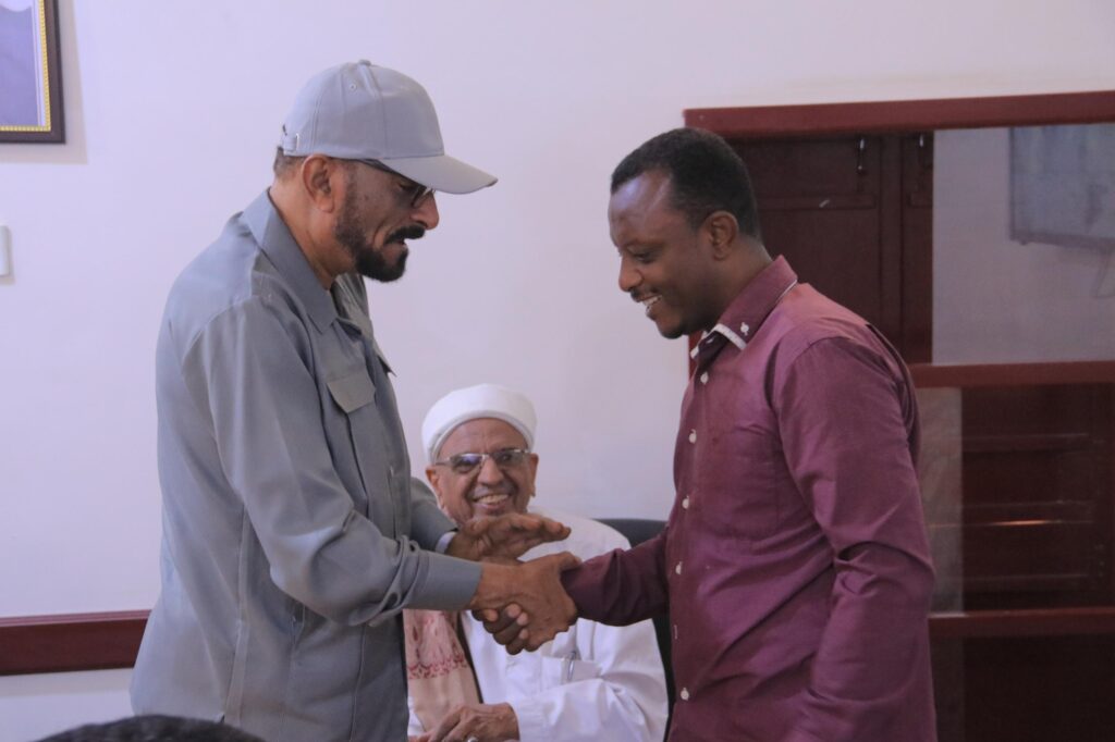 استئنافًا للدوام الرسمي عقب إجازة عيد الأضحى المبارك…مدير عام شبام يتلقى تهاني العيد من القيادات والشخصيات الاجتماعية بالمديرية استئنافًا للدوام الرسمي عقب إجازة عيد الأضحى المبارك…مدير عام شبام يتلقى تهاني العيد من القيادات والشخصيات الاجتماعية بالمديرية