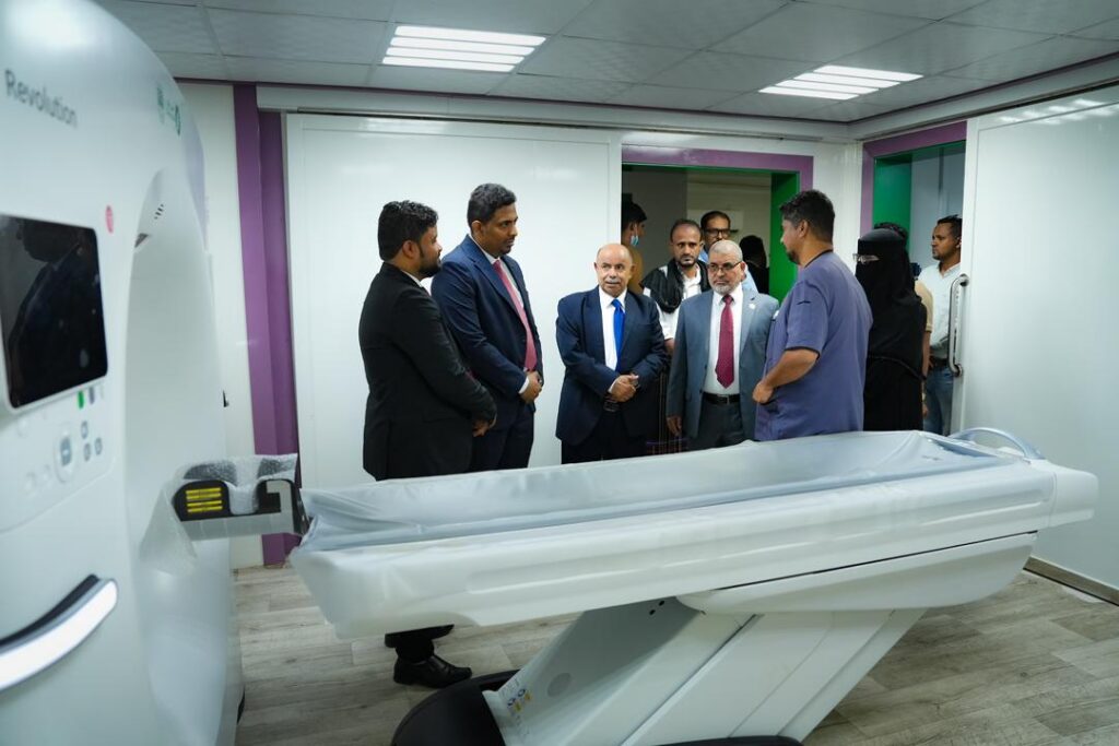 الخنبشي يفتتح خدمات الطوارئ العامة والتوليدية بمركز جامعة حضرموت لطب الأسرة على مدار الساعة "صور" الخنبشي يفتتح خدمات الطوارئ العامة والتوليدية بمركز جامعة حضرموت لطب الأسرة على مدار الساعة "صور"