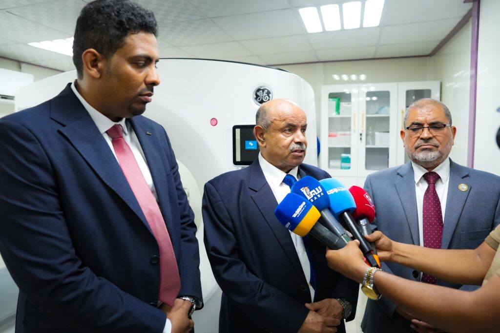 الخنبشي يفتتح خدمات الطوارئ العامة والتوليدية بمركز جامعة حضرموت لطب الأسرة على مدار الساعة "صور" الخنبشي يفتتح خدمات الطوارئ العامة والتوليدية بمركز جامعة حضرموت لطب الأسرة على مدار الساعة "صور"