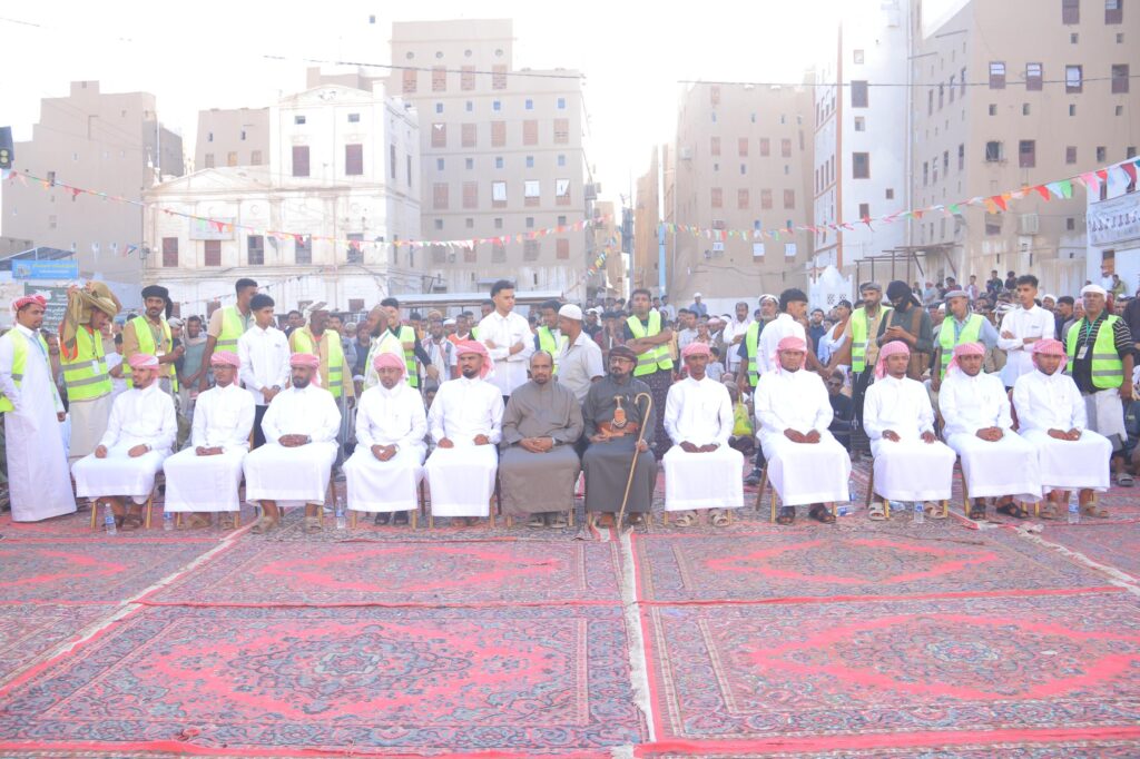 مدير عام شبام يشارك أهالي شبام أفراحهم في مهرجان “بهجة ومودة” للزواج الجماعي الأول بالمديرية مدير عام شبام يشارك أهالي شبام أفراحهم في مهرجان “بهجة ومودة” للزواج الجماعي الأول بالمديرية