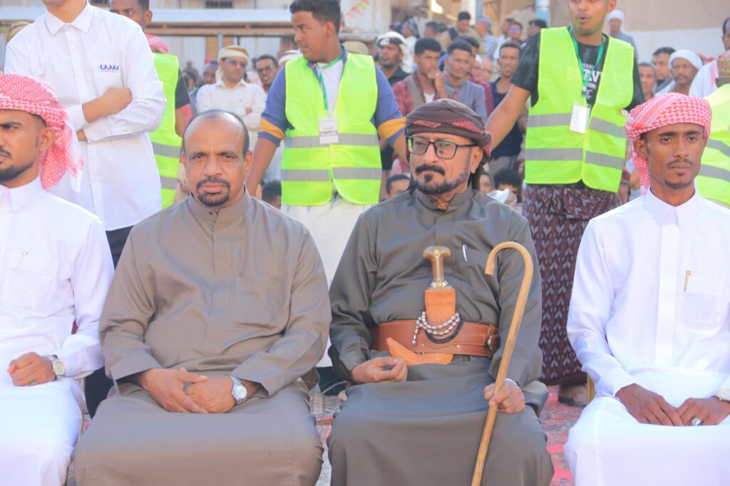 مدير عام شبام يشارك أهالي شبام أفراحهم في مهرجان “بهجة ومودة” للزواج الجماعي الأول بالمديرية مدير عام شبام يشارك أهالي شبام أفراحهم في مهرجان “بهجة ومودة” للزواج الجماعي الأول بالمديرية