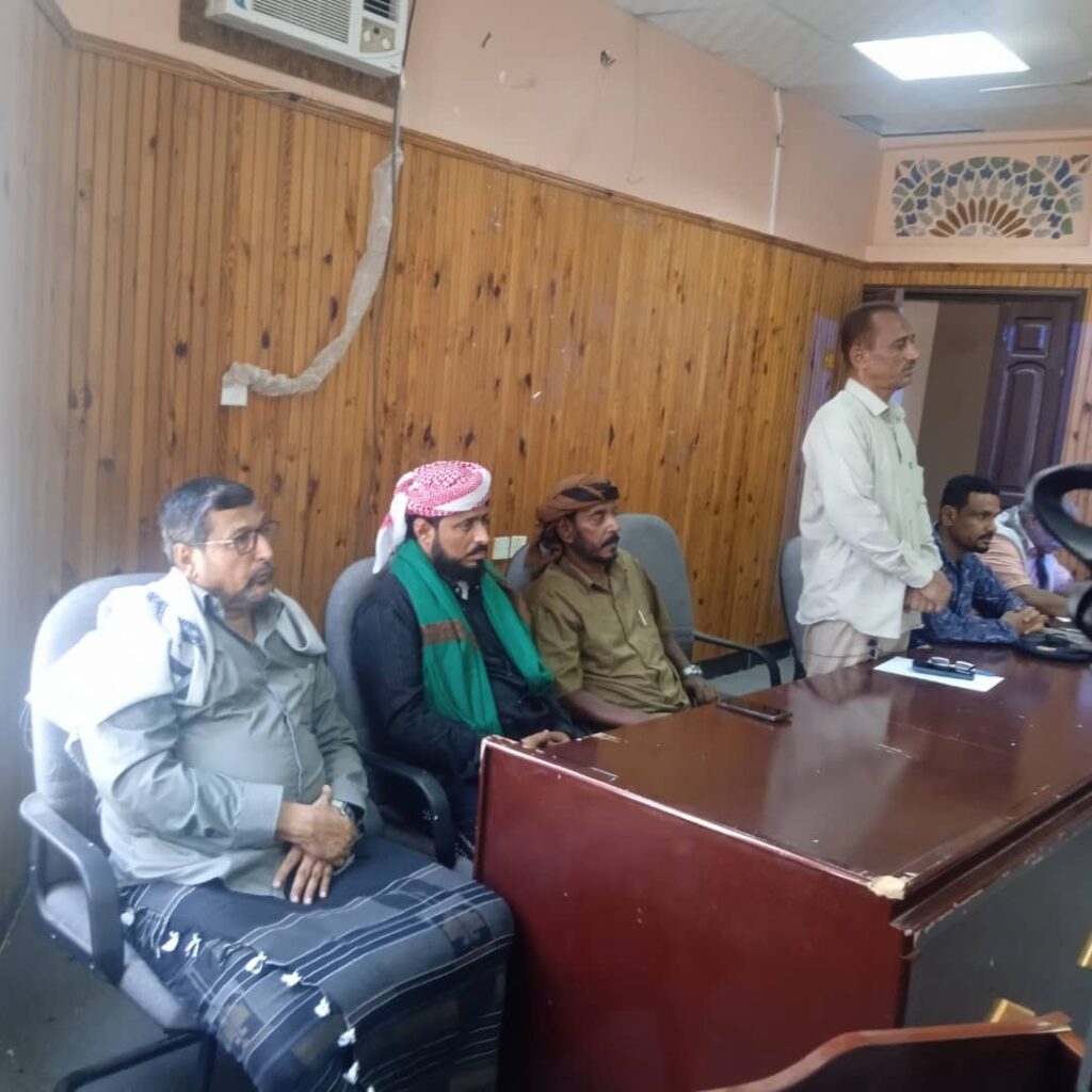 مدير عام الريدة وقصيعر يلتقي الشخصيات الاجتماعية والمقادمة لمناقشة أبرز هموم المديرية واحتياجاتها الخدمية والأمنية مدير عام الريدة وقصيعر يلتقي الشخصيات الاجتماعية والمقادمة لمناقشة أبرز هموم المديرية واحتياجاتها الخدمية والأمنية