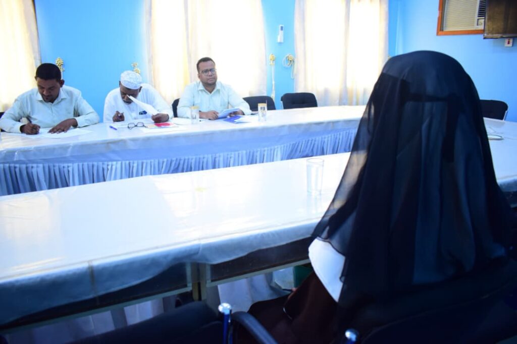 42 طالباً وطالبة يتنافسون في تصفيات "تحدي القراءة العربي" بوادي حضرموت للتأهل إلى المرحلة الجمهورية : 42 طالباً وطالبة يتنافسون في تصفيات "تحدي القراءة العربي" بوادي حضرموت للتأهل إلى المرحلة الجمهورية :