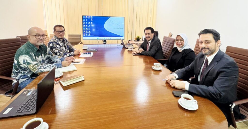 السفير بلفقيه يلتقي مدير دائرة الشرق الأوسط بالخارجية الإندونيسية السفير بلفقيه يلتقي مدير دائرة الشرق الأوسط بالخارجية الإندونيسية