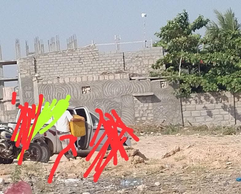 منع القات في المديربات الشرقية بحضرموت.. بين القرار الرسمي وواقع الأسواق... تساؤلات حول جدوى الإجراءات بعد استمرار البيع بطرق غير مباشرة منع القات في المديربات الشرقية بحضرموت.. بين القرار الرسمي وواقع الأسواق... تساؤلات حول جدوى الإجراءات بعد استمرار البيع بطرق غير مباشرة