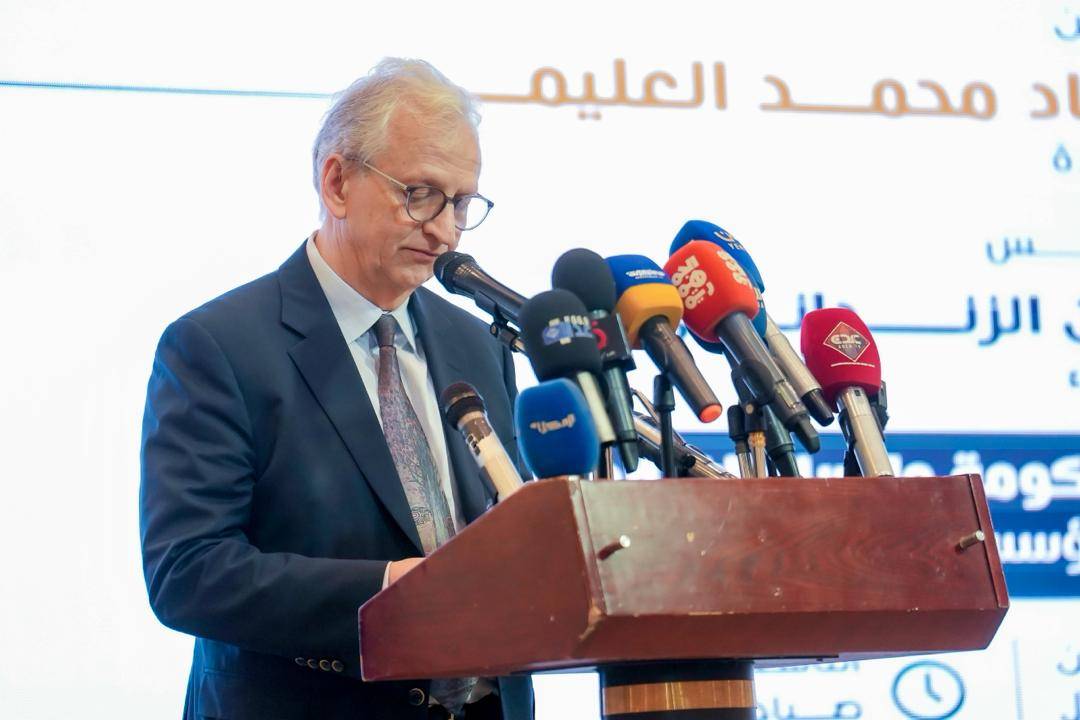 الحكومة تدفع نحو اللامركزية وتعزيز الشراكات الدولية الحكومة تدفع نحو اللامركزية وتعزيز الشراكات الدولية
