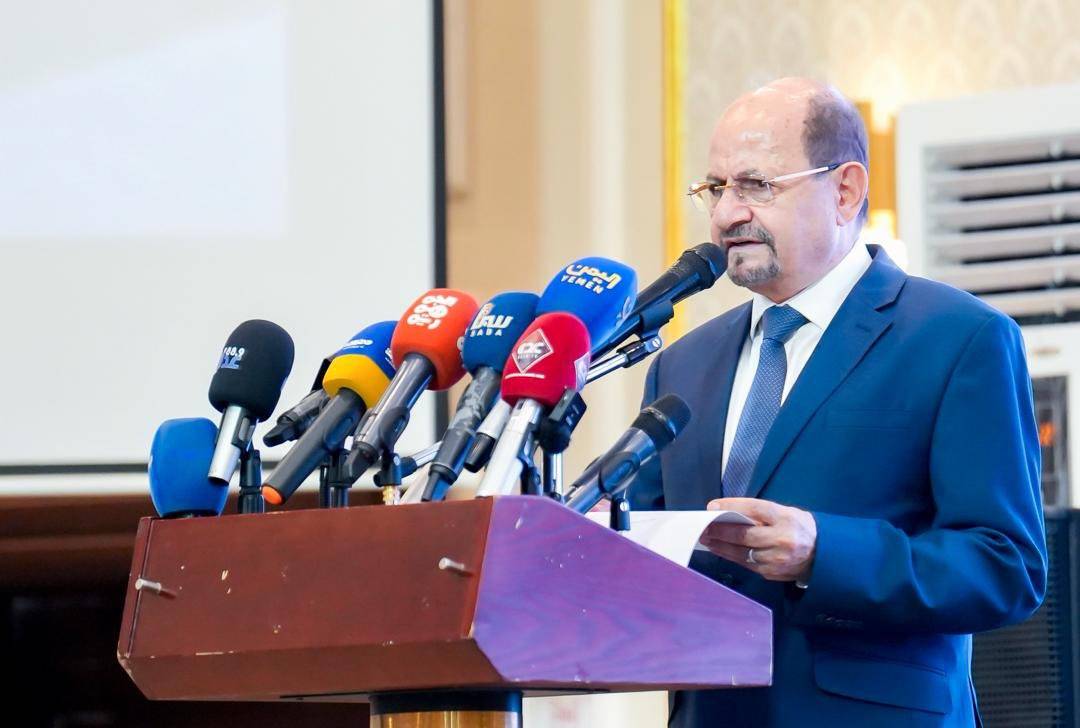 الحكومة تدفع نحو اللامركزية وتعزيز الشراكات الدولية الحكومة تدفع نحو اللامركزية وتعزيز الشراكات الدولية