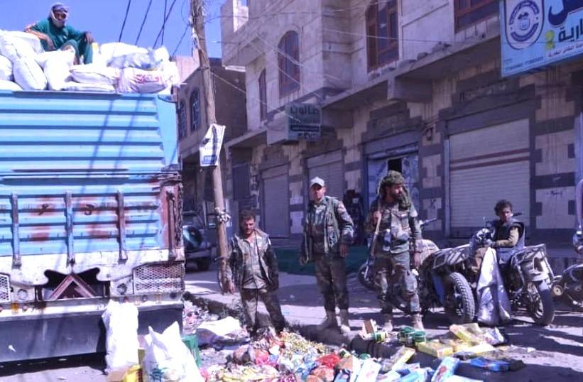 اتهامات للحوثيين بتوزيع أغذية فاسدة - اتهامات للحوثيين بتوزيع أغذية فاسدة -