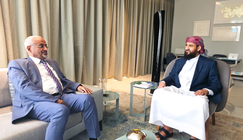 المحرّمي يلتقي وزير الإدارة المحلية ويؤكد دعم تمكين السلطات المحلية وتعزيز الحوكمة اللامركزية المحرّمي يلتقي وزير الإدارة المحلية ويؤكد دعم تمكين السلطات المحلية وتعزيز الحوكمة اللامركزية