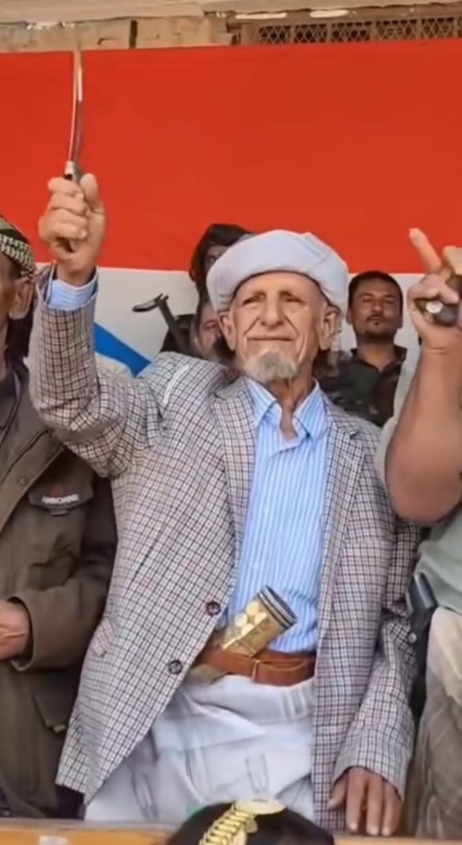 شيخ قبيلة الحوثرة في شرق حضرموت والشيخ صلاح بن علي الحاج يهنئان نقيب يافع بنجاح المهرجان التراثي التقليدي للموروث الشعبي بيافع - شيخ قبيلة الحوثرة في شرق حضرموت والشيخ صلاح بن علي الحاج يهنئان نقيب يافع بنجاح المهرجان التراثي التقليدي للموروث الشعبي بيافع -