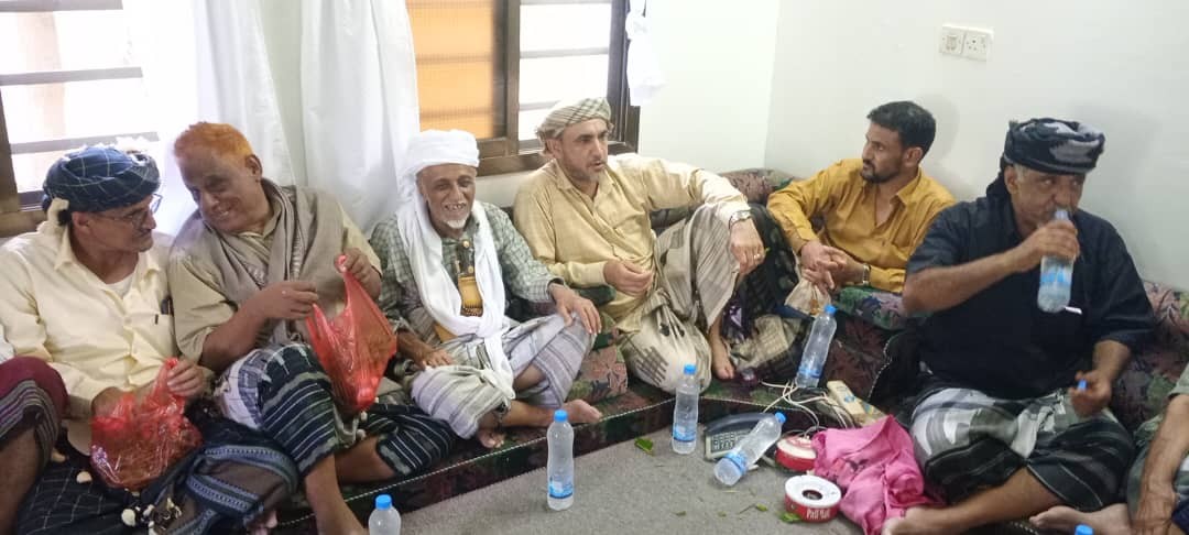 بتكليف من الرئيس الزُبيدي .. قيادات من المجلس الانتقالي تؤدي واجب العزاء لأسرة الرئيس عبدربه منصور هادي في مسقط رأسه بمديرية الوضيع بتكليف من الرئيس الزُبيدي .. قيادات من المجلس الانتقالي تؤدي واجب العزاء لأسرة الرئيس عبدربه منصور هادي في مسقط رأسه بمديرية الوضيع