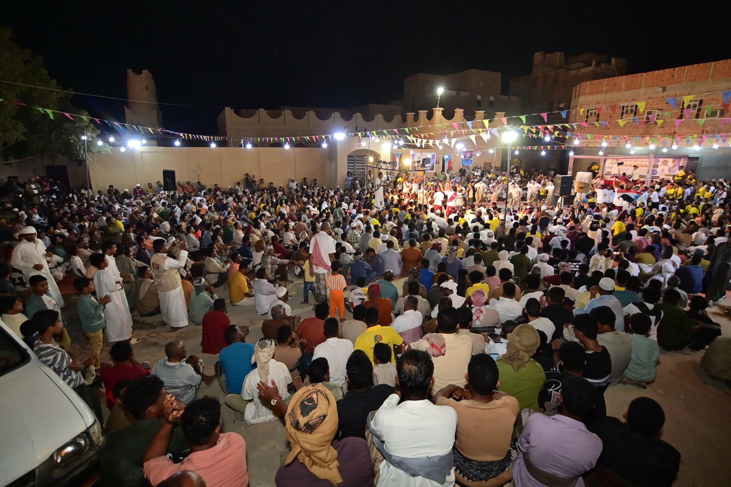 قيادة انتقالي وادي وصحراء حضرموت تشارك في اختتام مهرجان المدينه للجميع الثاني بالغرفة قيادة انتقالي وادي وصحراء حضرموت تشارك في اختتام مهرجان المدينه للجميع الثاني بالغرفة