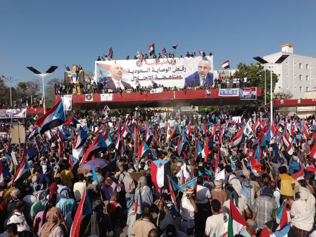 استجابه لدعوة المجلس الانتقالي .. حشود جماهيرية في العاصمة عدن تؤكد رفضها للوصاية السعودية على أرض الجنوب ومناهضتها لعودة الاحتلال اليمني استجابه لدعوة المجلس الانتقالي .. حشود جماهيرية في العاصمة عدن تؤكد رفضها للوصاية السعودية على أرض الجنوب ومناهضتها لعودة الاحتلال اليمني