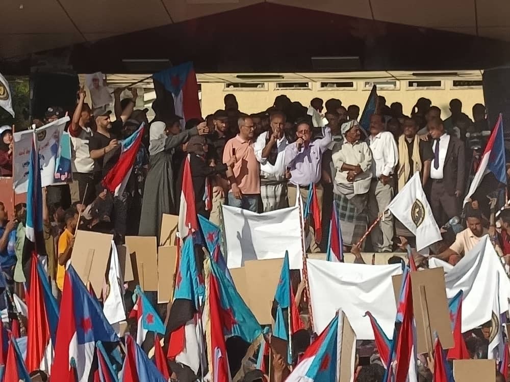 استجابه لدعوة المجلس الانتقالي .. حشود جماهيرية في العاصمة عدن تؤكد رفضها للوصاية السعودية على أرض الجنوب ومناهضتها لعودة الاحتلال اليمني استجابه لدعوة المجلس الانتقالي .. حشود جماهيرية في العاصمة عدن تؤكد رفضها للوصاية السعودية على أرض الجنوب ومناهضتها لعودة الاحتلال اليمني