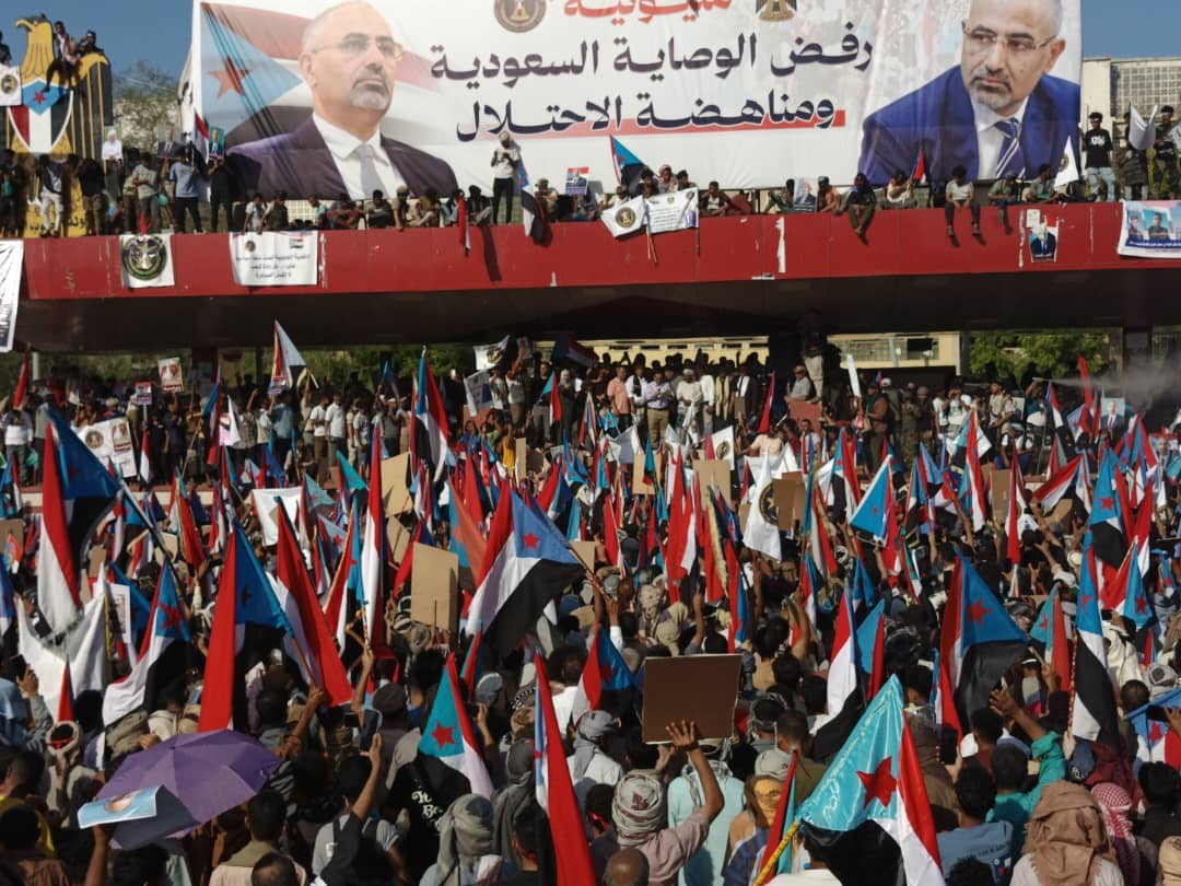 استجابه لدعوة المجلس الانتقالي .. حشود جماهيرية في العاصمة عدن تؤكد رفضها للوصاية السعودية على أرض الجنوب ومناهضتها لعودة الاحتلال اليمني استجابه لدعوة المجلس الانتقالي .. حشود جماهيرية في العاصمة عدن تؤكد رفضها للوصاية السعودية على أرض الجنوب ومناهضتها لعودة الاحتلال اليمني