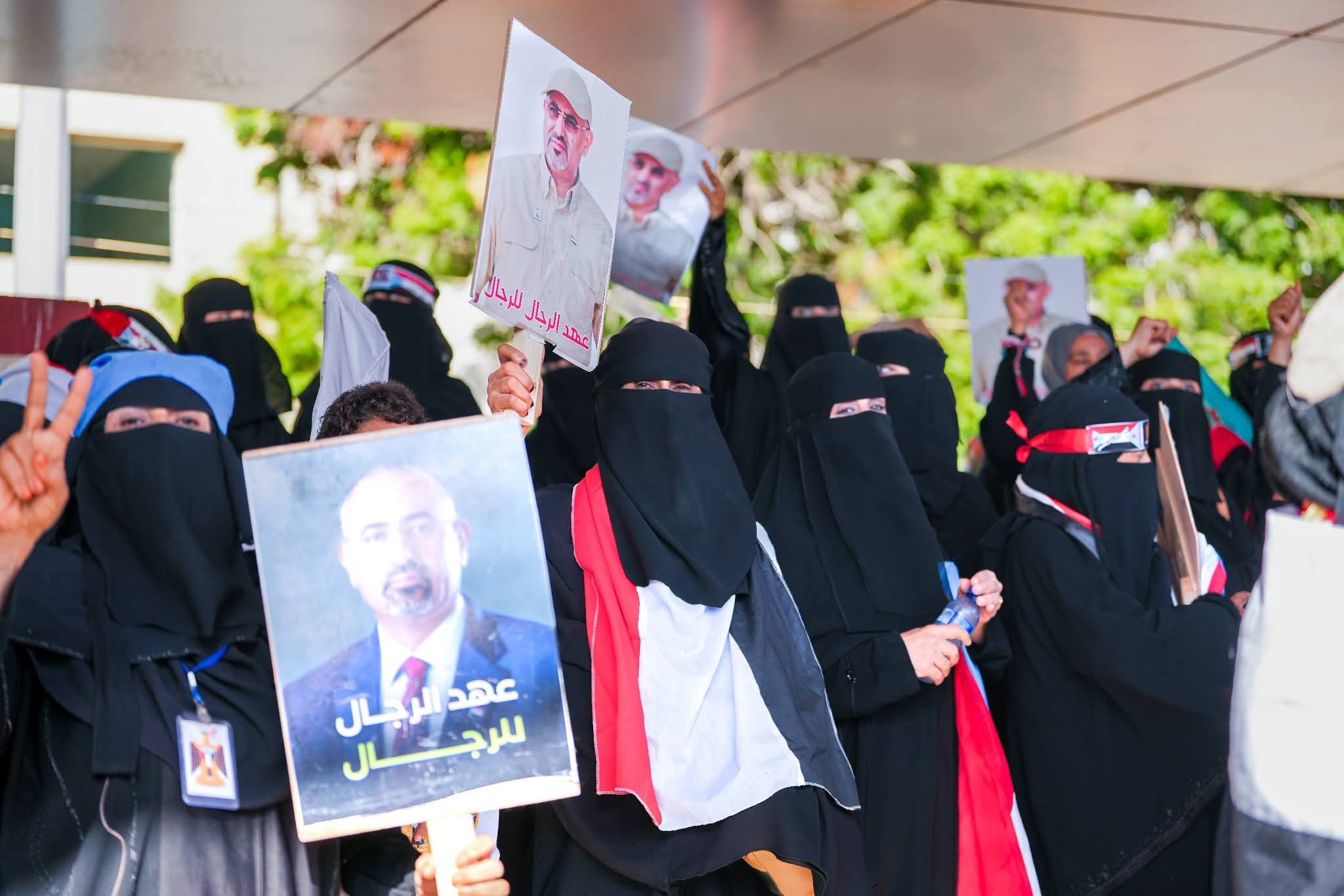 استجابه لدعوة المجلس الانتقالي .. حشود جماهيرية في العاصمة عدن تؤكد رفضها للوصاية السعودية على أرض الجنوب ومناهضتها لعودة الاحتلال اليمني استجابه لدعوة المجلس الانتقالي .. حشود جماهيرية في العاصمة عدن تؤكد رفضها للوصاية السعودية على أرض الجنوب ومناهضتها لعودة الاحتلال اليمني