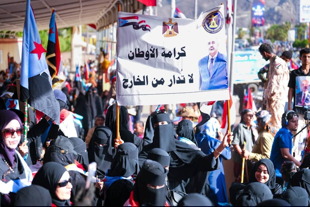 استجابه لدعوة المجلس الانتقالي .. حشود جماهيرية في العاصمة عدن تؤكد رفضها للوصاية السعودية على أرض الجنوب ومناهضتها لعودة الاحتلال اليمني استجابه لدعوة المجلس الانتقالي .. حشود جماهيرية في العاصمة عدن تؤكد رفضها للوصاية السعودية على أرض الجنوب ومناهضتها لعودة الاحتلال اليمني