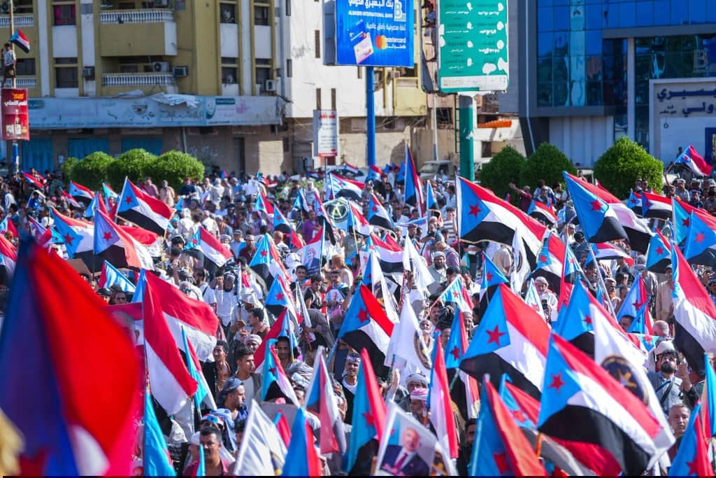 استجابه لدعوة المجلس الانتقالي .. حشود جماهيرية في العاصمة عدن تؤكد رفضها للوصاية السعودية على أرض الجنوب ومناهضتها لعودة الاحتلال اليمني استجابه لدعوة المجلس الانتقالي .. حشود جماهيرية في العاصمة عدن تؤكد رفضها للوصاية السعودية على أرض الجنوب ومناهضتها لعودة الاحتلال اليمني