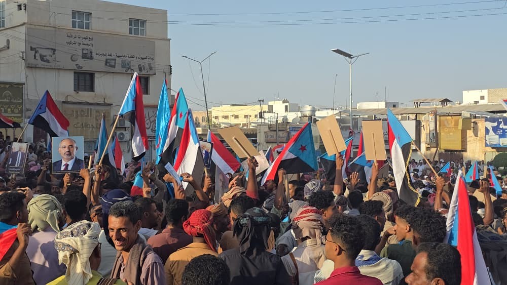 استجابة لدعوة المجلس الانتقالي.. جماهير وادي وصحراء حضرموت تحتشد في سيئون وتؤكد رفض الوصاية السعودية ومناهضة الاحتلال استجابة لدعوة المجلس الانتقالي.. جماهير وادي وصحراء حضرموت تحتشد في سيئون وتؤكد رفض الوصاية السعودية ومناهضة الاحتلال