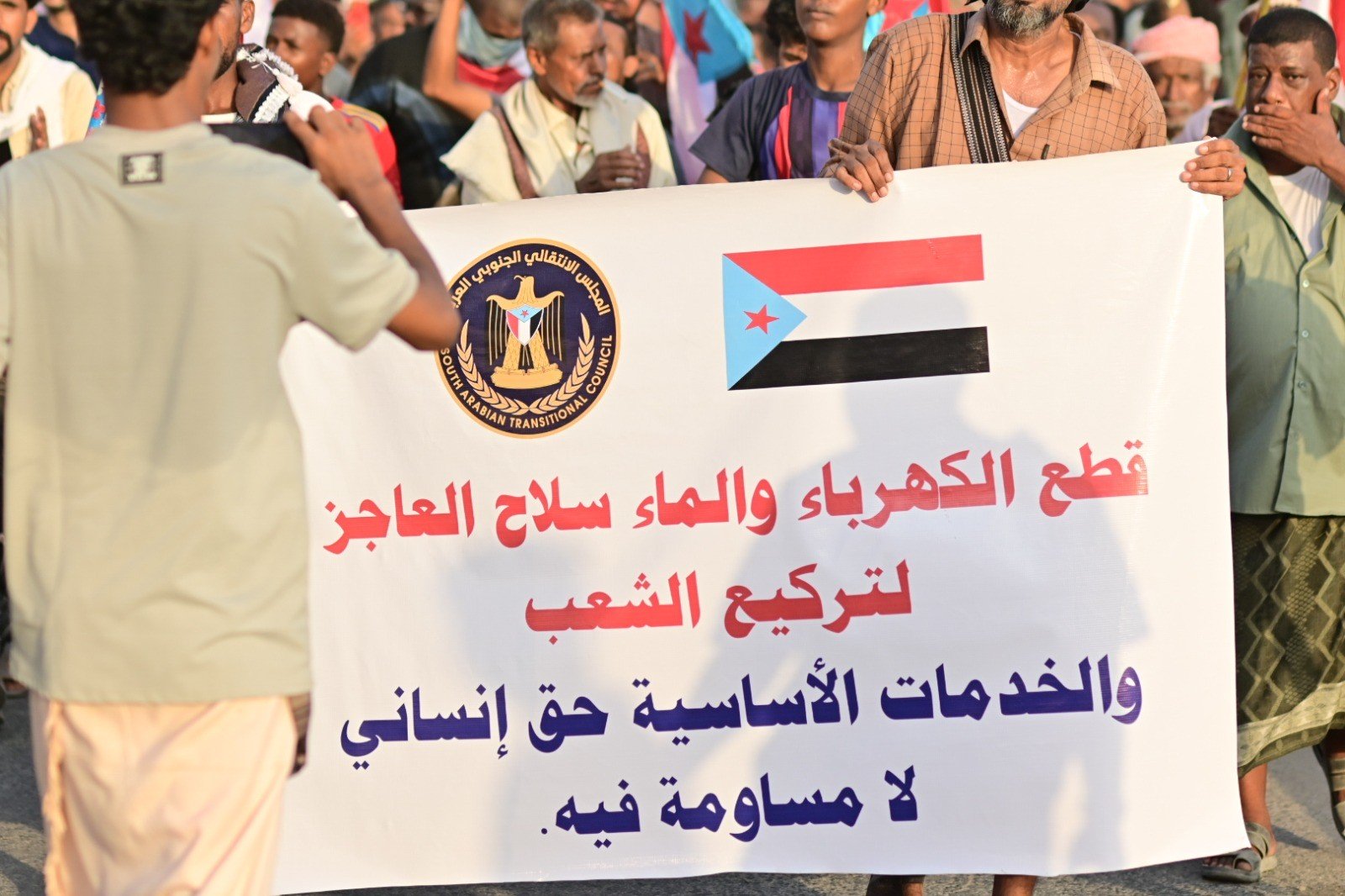 استجابة لدعوة المجلس الانتقالي .. ابناء حضرموت يحتشدون في المكلا رفضا للوصاية السعودية ومناهضة الاحتلال استجابة لدعوة المجلس الانتقالي .. ابناء حضرموت يحتشدون في المكلا رفضا للوصاية السعودية ومناهضة الاحتلال