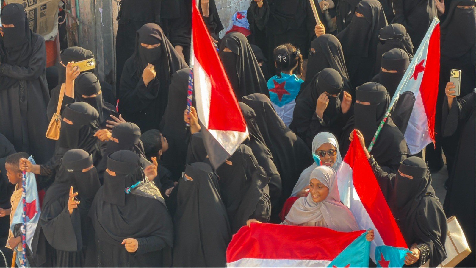 استجابة لدعوة المجلس الانتقالي .. ابناء حضرموت يحتشدون في المكلا رفضا للوصاية السعودية ومناهضة الاحتلال استجابة لدعوة المجلس الانتقالي .. ابناء حضرموت يحتشدون في المكلا رفضا للوصاية السعودية ومناهضة الاحتلال