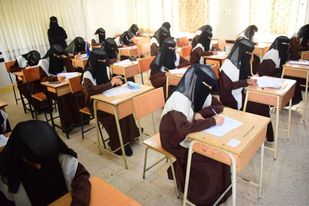 الوكيل بارباع يدشن الامتحانات النهائية لمرحلة الثانوية العامة في مدارس وادي وصحراء حضرموت الوكيل بارباع يدشن الامتحانات النهائية لمرحلة الثانوية العامة في مدارس وادي وصحراء حضرموت