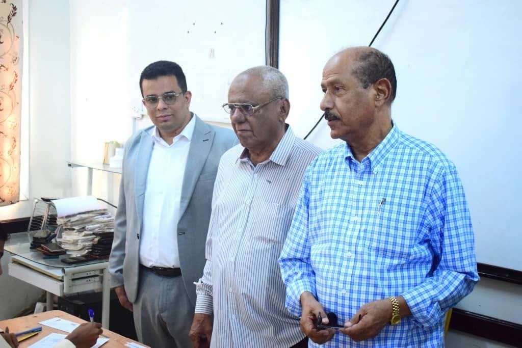 الوكيل بارباع يدشن الامتحانات النهائية لمرحلة الثانوية العامة في مدارس وادي وصحراء حضرموت الوكيل بارباع يدشن الامتحانات النهائية لمرحلة الثانوية العامة في مدارس وادي وصحراء حضرموت