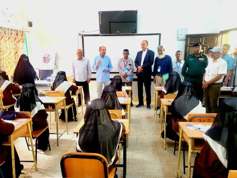 الوكيل بارباع يدشن الامتحانات النهائية لمرحلة الثانوية العامة في مدارس وادي وصحراء حضرموت الوكيل بارباع يدشن الامتحانات النهائية لمرحلة الثانوية العامة في مدارس وادي وصحراء حضرموت
