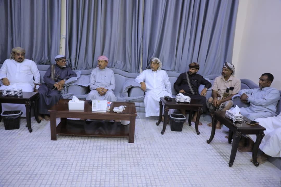 الوكيل بارباع يلتقي مكتب شؤون قبائل كندة ويؤكد أهمية توحيد الصفوف لمواجهة التحديات الراهنة الوكيل بارباع يلتقي مكتب شؤون قبائل كندة ويؤكد أهمية توحيد الصفوف لمواجهة التحديات الراهنة