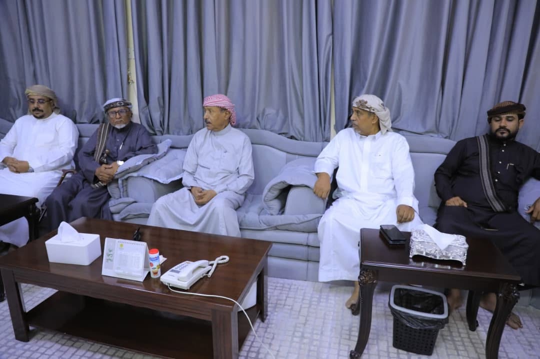 الوكيل بارباع يلتقي مكتب شؤون قبائل كندة ويؤكد أهمية توحيد الصفوف لمواجهة التحديات الراهنة الوكيل بارباع يلتقي مكتب شؤون قبائل كندة ويؤكد أهمية توحيد الصفوف لمواجهة التحديات الراهنة