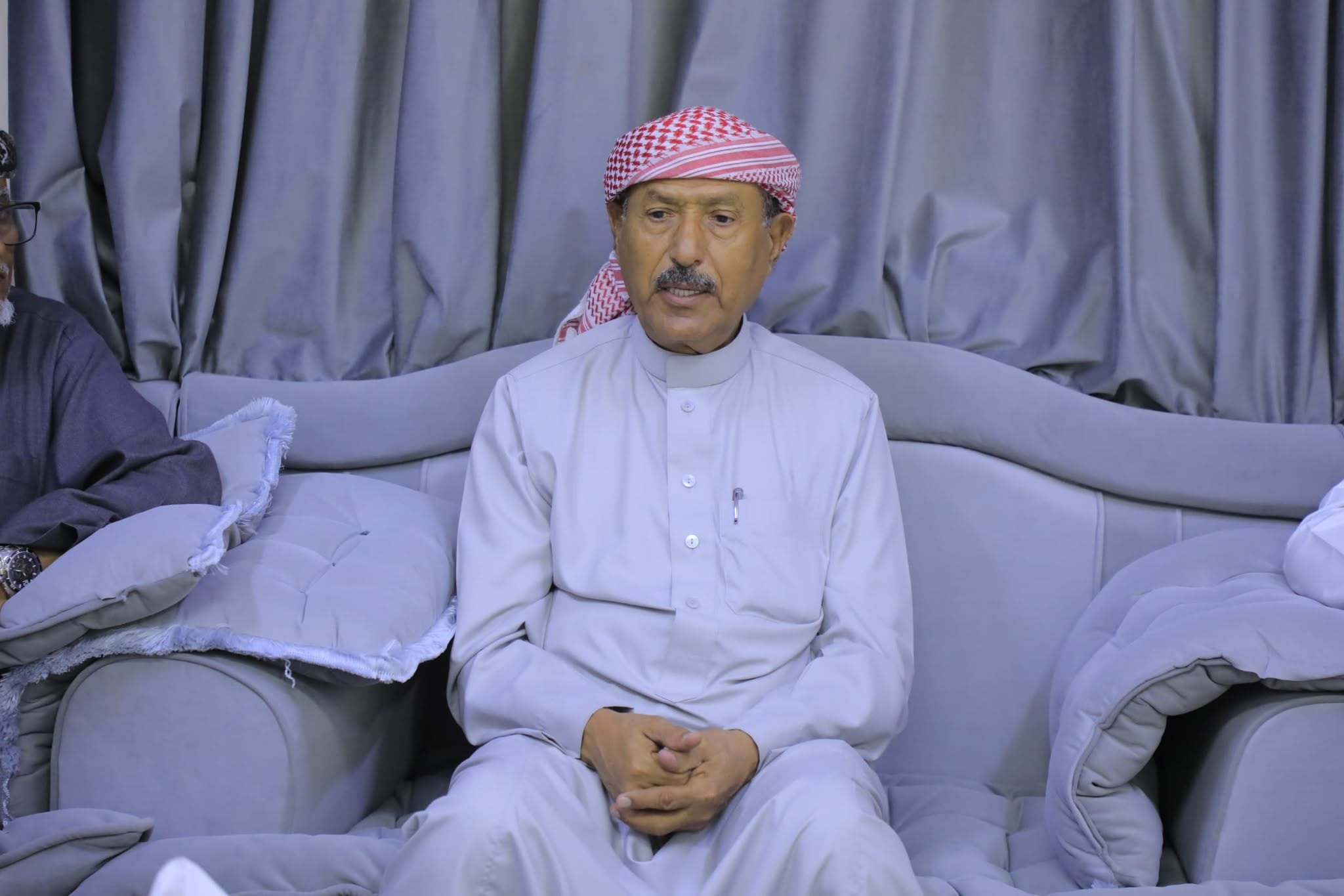 الوكيل بارباع يلتقي مكتب شؤون قبائل كندة ويؤكد أهمية توحيد الصفوف لمواجهة التحديات الراهنة الوكيل بارباع يلتقي مكتب شؤون قبائل كندة ويؤكد أهمية توحيد الصفوف لمواجهة التحديات الراهنة
