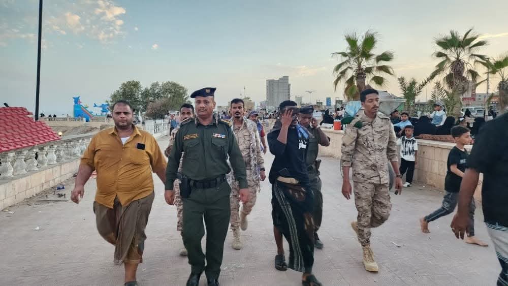 شرطة الآداب تنفذ حملة ميدانية لضبط المخالفين في المنتزهات و الأماكن العامة بالمكلا - شرطة الآداب تنفذ حملة ميدانية لضبط المخالفين في المنتزهات و الأماكن العامة بالمكلا -