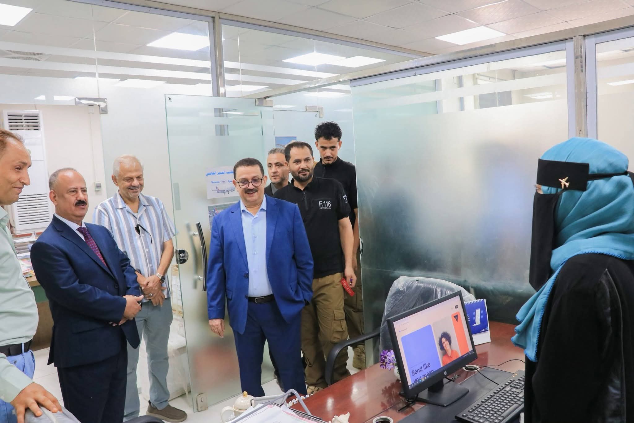 وزير النقل يتفقد مستوى الانضباط الوظيفي بديوان الوزارة والمؤسسات التابعة لها عقب إجازة عيد الأضحى المبارك - وزير النقل يتفقد مستوى الانضباط الوظيفي بديوان الوزارة والمؤسسات التابعة لها عقب إجازة عيد الأضحى المبارك -