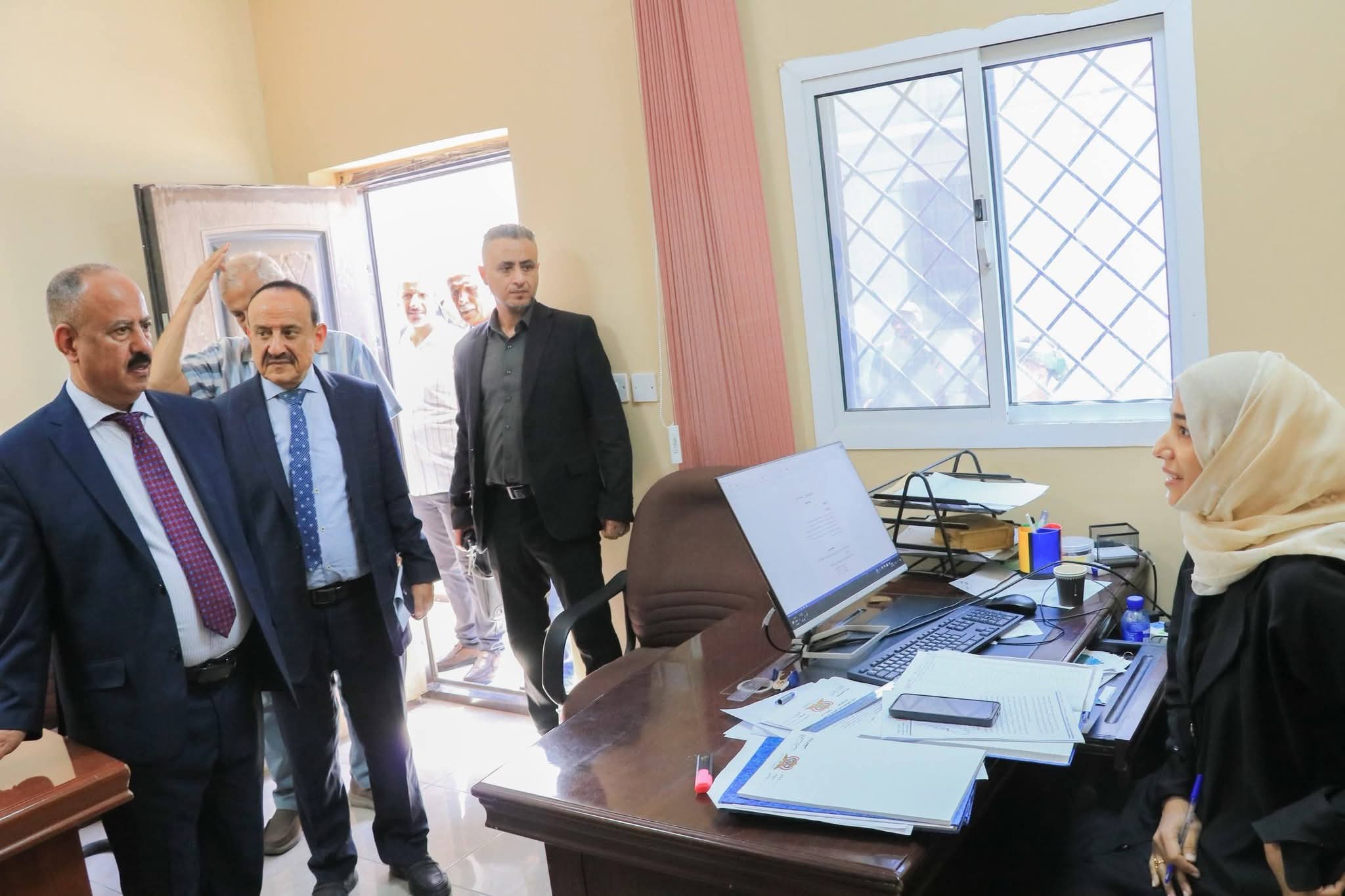 وزير النقل يتفقد مستوى الانضباط الوظيفي بديوان الوزارة والمؤسسات التابعة لها عقب إجازة عيد الأضحى المبارك - وزير النقل يتفقد مستوى الانضباط الوظيفي بديوان الوزارة والمؤسسات التابعة لها عقب إجازة عيد الأضحى المبارك -