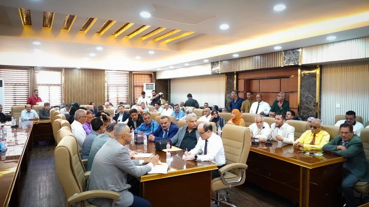 تنفيذي العاصمة عدن يقف على أزمة الكهرباء ويستعرض عدداً من الحلول تنفيذي العاصمة عدن يقف على أزمة الكهرباء ويستعرض عدداً من الحلول