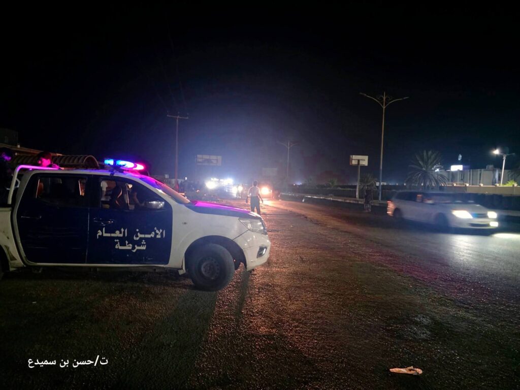 الصحفي بن سميدع يروي حقيقة مايشاع حول الانفلات في مطار الريان الدولي "صور" الصحفي بن سميدع يروي حقيقة مايشاع حول الانفلات في مطار الريان الدولي "صور"