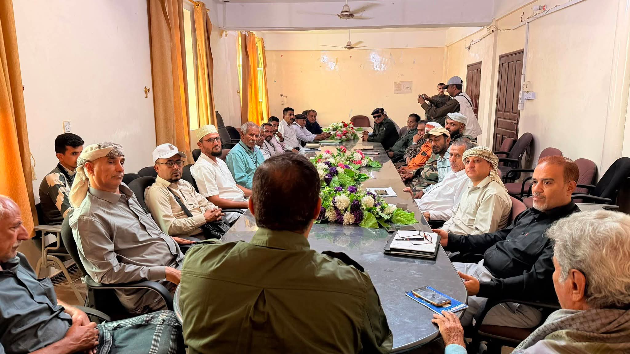 مدير أمن الضالع يرأس لقاء تشاوري مع اللجان المجتمعية والاعيان في محافظة الضالع - مدير أمن الضالع يرأس لقاء تشاوري مع اللجان المجتمعية والاعيان في محافظة الضالع -